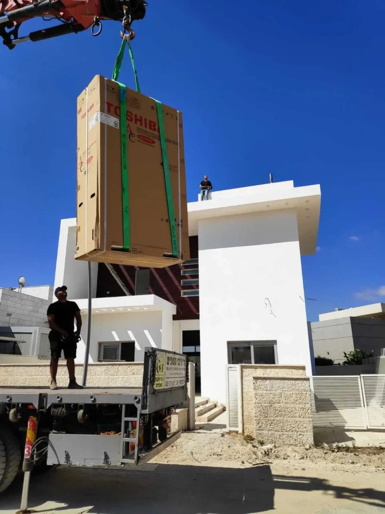 וילה בנתיבות - העמסת מנוע לגג